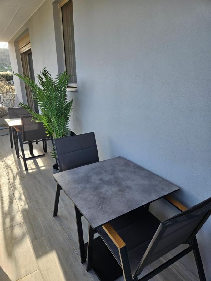Calm & Dreamy Luxury Apts Pirgos  Екстер'єр фото